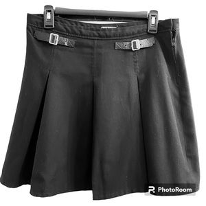 Hot Topic Mini skirt black Women’s Large single leather belt strap pleated EUC